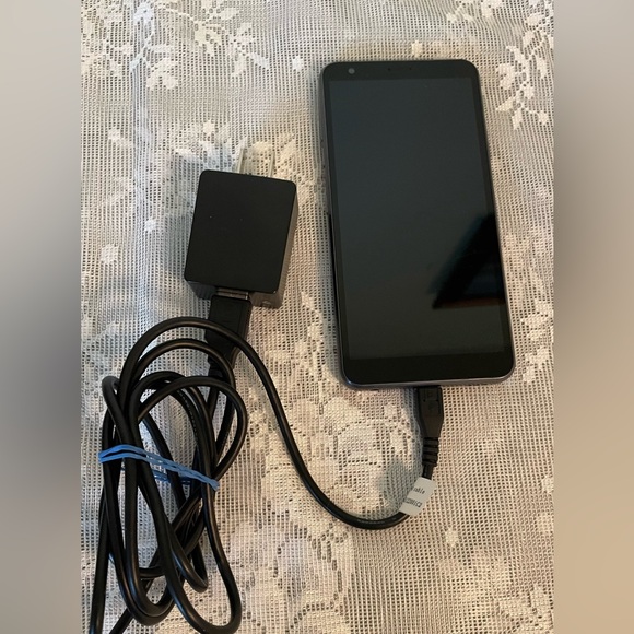 TRACKFONE LG. 32GB - Picture 8 of 8